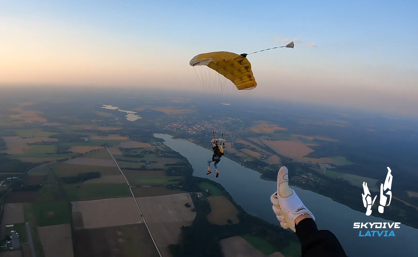 Ielādēt video: AFF